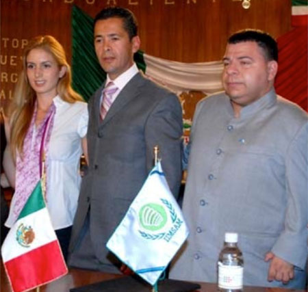 IIMSAM'S SECRETARY-GENERAL R. MARADONA SIGNING AGREEMENT